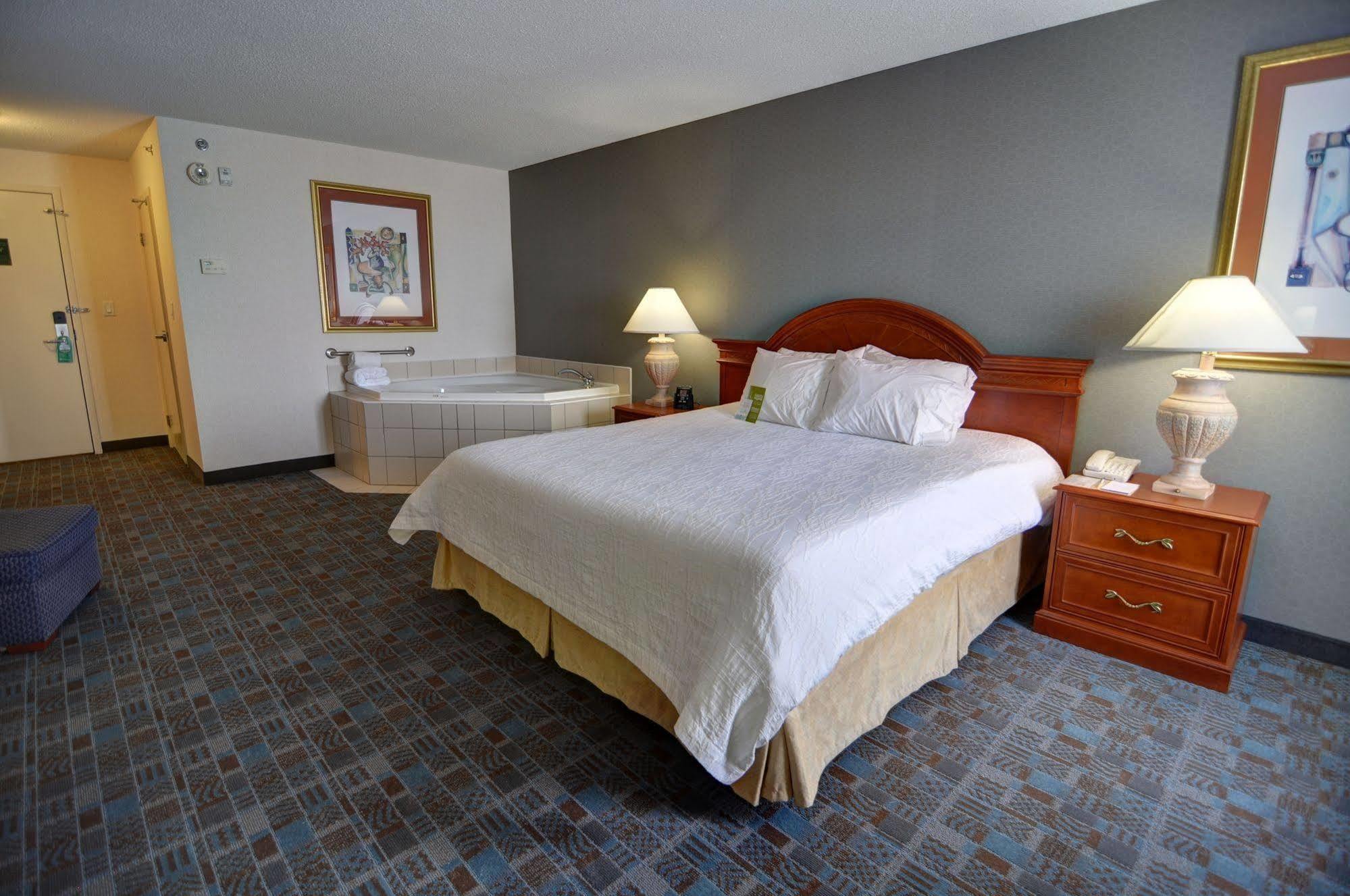 Hilton Garden Inn Toronto-Oakville Exteriör bild